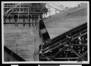 View of the construction of Fourth Street Viaduct, showing the abutment hinge
