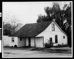 Restored adobe that was once a Mission Indian hut, San Juan Capistrano, 1939