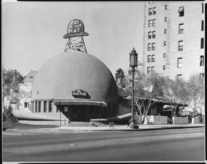 Exterior view of the Brown Derby restaurant on Wilshire Boulevard, 1920-1929