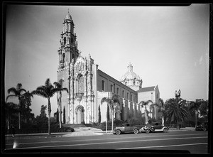 Exterior view of St. Vincent's Roman Catholic Church on the corner of Adams Boulevard and Figueroa Street