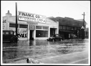 Floodwaters at 1801 West Washington Boulevard, showing a warehouse selling repossessed automobiles, 1932