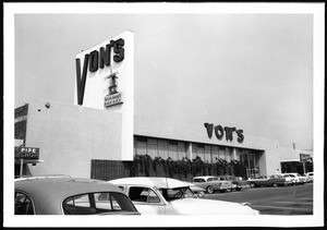 Exterior view of Von's Market on La Tijera Boulevard near Manchester Boulevard taken from the parking lot, February 11, 1957