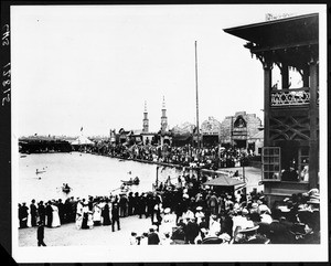 View of the Venice Lagoon, showing a crowd watching boatsmen on the water, ca.1905