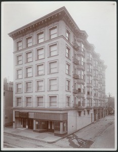 Exterior view of the Bisbee Inn on Third Street and Main Street in Los Angeles, 1900-1909