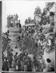 Spectators at the Hopi Indian village of Walpai for the Snake Dance, ca.1900-1901