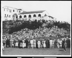 A golf tournament at the Riviera Country Club, showing a large crowd, ca.1920