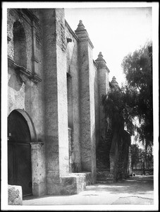 Steps to the choir and the south entrance of Mission San Gabriel, ca.1908