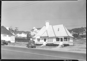 Exterior view of offices of C. Ralph Sentney and Sentney-Robathan Builders on Sunset Boulevard, 1935