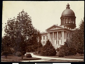 Exterior view of the State Capitol and grounds in Salem, Oregon