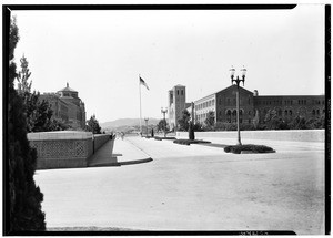 Thoroughfare on the UCLA campus, 1935