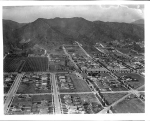 Aerial view of Glendale looking northeast toward the Verdugo mountains, 1918