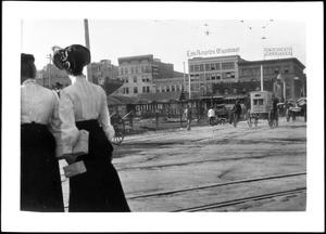 View looking west on Broadway and Fifth Street in Los Angeles, showing two women, 1905