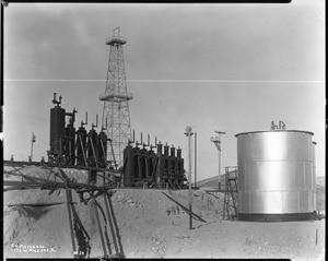 Continental Oil Company Elliot #8 oil well and gas trap in Kettleman Hills, 1931