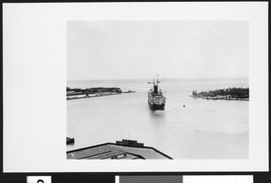 Ship leaving a Hawaiian harbor