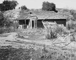 The dilapidated store on the road between Temecula and Pala in San Diego County, ca.1920