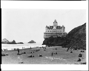 View of the beach in front of San Francisco's Cliff House, ca.1900