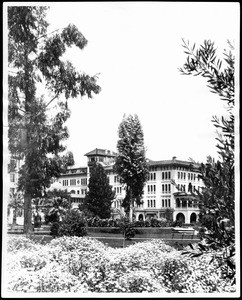 Hotel Green as seen from a nearby park, Pasadena, ca.1905