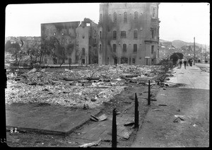 Street damaged by the earthquake, showing a cracked building, San Francisco, 1906