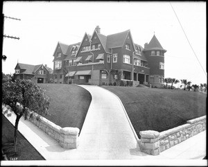 Victorian-style Van Nuys family residence north of 6th Street, Los Angeles