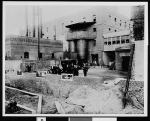 Madam Ernestine Schumann-Heink celebrating the groundbreaking ceremony for the Los Angeles Soap Company building, 1904