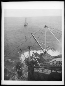 Derrick for landing passengers and freight at Spreckles' sugar plantation, Hawaii, 1907