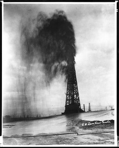 View of the Lake View gusher at the Sunset Oil Field in Kern County, 1920-1930