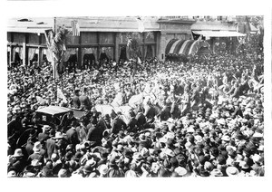 President McKinley in the parade of La Fieste de Los Angeles, 1901