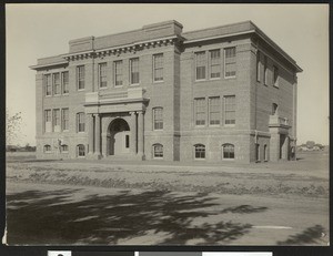 Exterior view of the front of Union High School in Red Bluff, 1900-1940