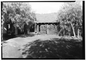 Exterior view of the clubhouse at the Sunset Golf Club in Baldwin Hills