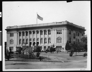 Exterior view of Los Angeles School, July 1923