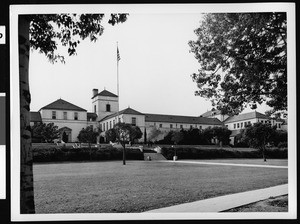 Exterior view of Beverly Hills High School