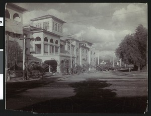 Exterior view of the Casa Loma Hotel in Redlands, ca.1900