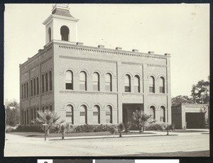 Exterior view of City Hall in Redding