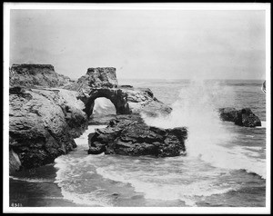 A view of Natural Bridge at Santa Cruz, California, ca.1900