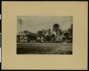 Exterior view of the La Casa Grande Hotel on Colorado Boulevard in Pasadena, ca.1907