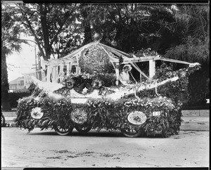 Shriners Float from La Fiesta in Los Angeles, ca.1906