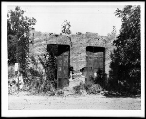 Ruins of the Wells Fargo bank in El Dorado, ca.1930 (1852?)