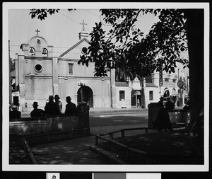 Exterior view of the Plaza Church from the Plaza, ca.1920-1929