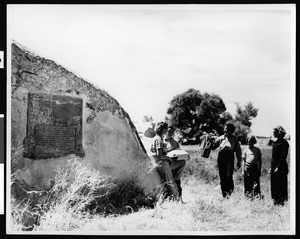 Five people at the D'Anza monument in San Carlos Pass, ca.1940