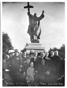 Portrait of patrons in front of Junipero Serra's statue during its unveiling, San Francisco, November 17, 1907