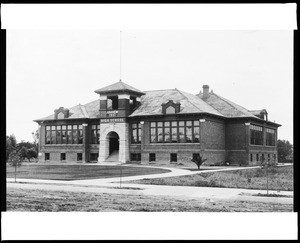 Exterior view of Anaheim High School in Anaheim, ca.1903