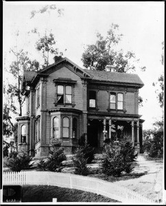 Exterior view of the Foy residence on the northwest corner of Figueroa Street and Seventh Street, ca.1918