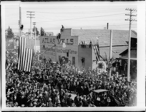 Throngs of people crowd the streets to welcome the arrival of President William McKinley for La Fiesta de Los Angeles, 1901