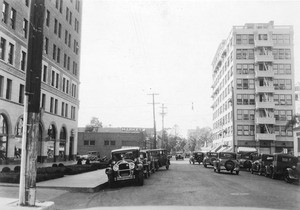 View of Wilshire Boulevard looking west from Bonnie Brae Street before widening, March 2, 1931