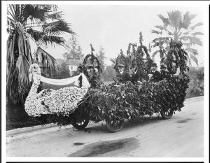 Motorized float at the Pasadena Tournament of Roses Parade, ca.1917