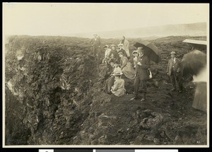 Excursionists from the Los Angeles Chamber of Commerce looking into the crater of volcano Kilauea, Hawaii, 1907