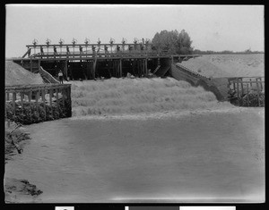 View of the Alamo Water Gate on the Imperial Valley Canal near Mexico, ca.1910