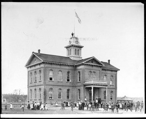 Exterior wiew of the West Side Grammar School in Redding