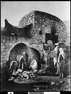 Inner court of wayside hotel, Palestine, ca.1900-1910