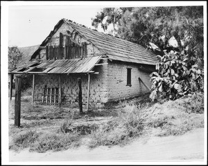 Exterior view of the Martin Ruiz adobe, built in 1865 and later owned by Antonio Suraco, in Bouquet Canyon, ca.1930